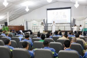 شرطة دبي تُعزز الوعي الأمني في "الإمارات العالمية للألمنيوم" 2 شرطة دبي تُعزز الوعي الأمني في "الإمارات العالمية للألمنيوم"
